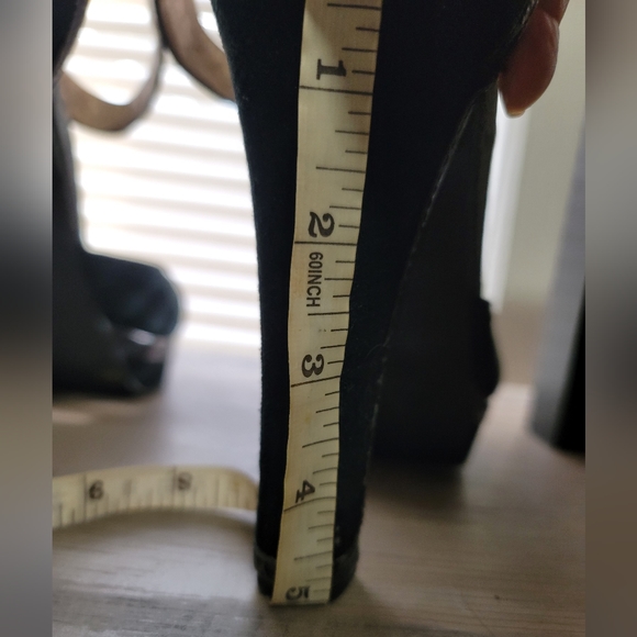 BCBG Paris suede heels - Picture 6 of 9